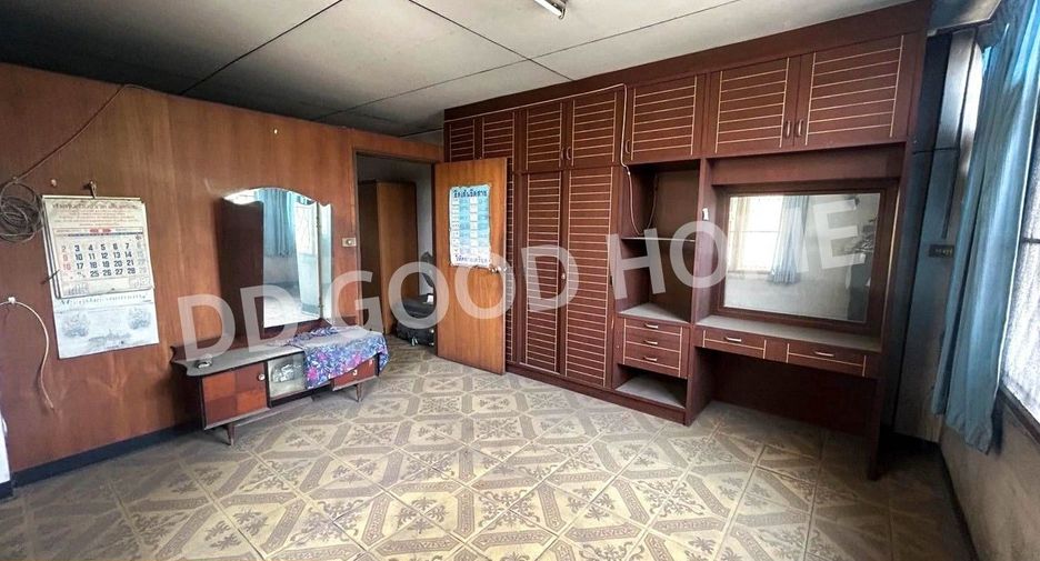For sale 4 bedrooms retail Space in Chatuchak, Bangkok
