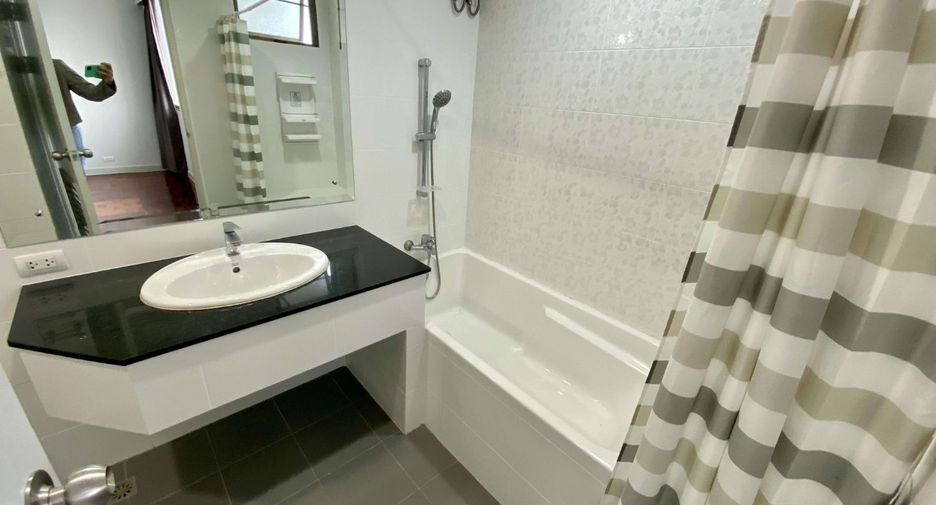 Condo en alquiler de 2 habitaciones en Khlong Toei, Bangkok