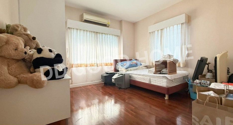 For sale 3 bedrooms house in Mueang Nonthaburi, Nonthaburi