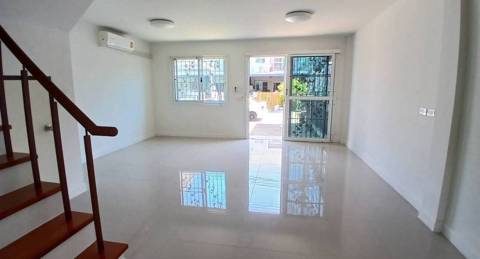 For sale 2 bed townhouse in Lam Luk Ka, Pathum Thani