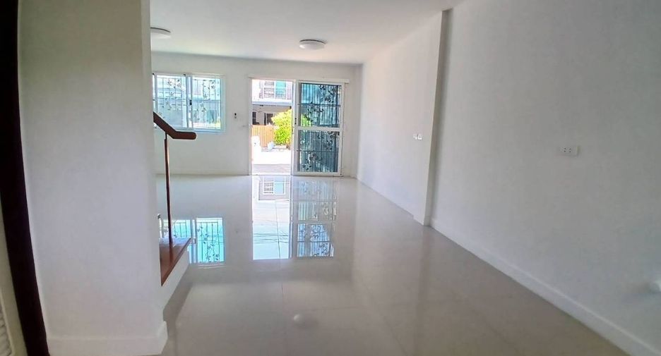 For sale 2 bed townhouse in Lam Luk Ka, Pathum Thani
