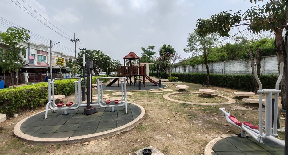 For sale 2 bed townhouse in Lam Luk Ka, Pathum Thani
