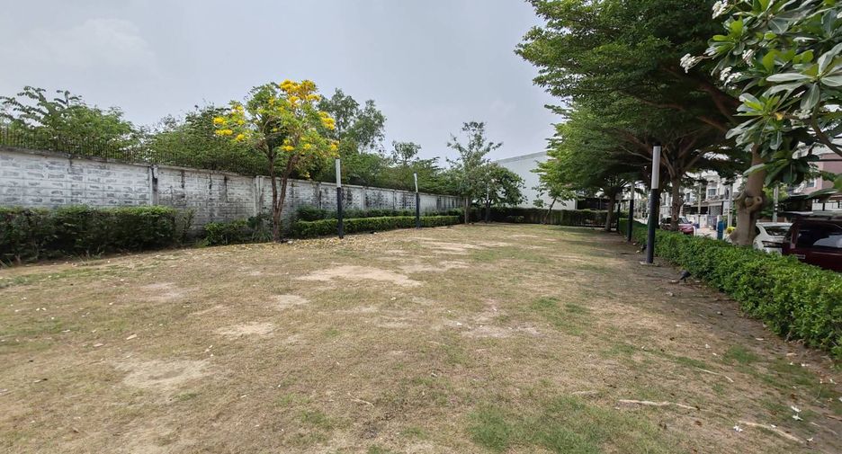 For sale 2 bed townhouse in Lam Luk Ka, Pathum Thani