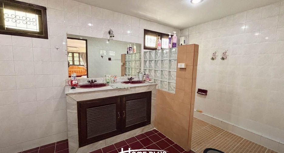 For rent and for sale 6 bedrooms house in Mueang Chiang Mai, Chiang Mai