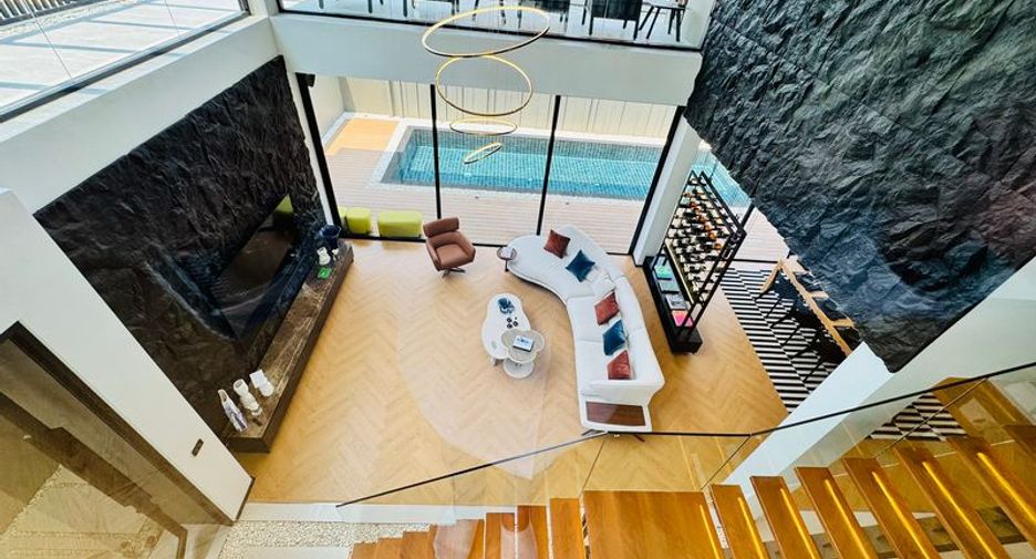 For rent 5 bedrooms villa in Bang Lamung, Chonburi