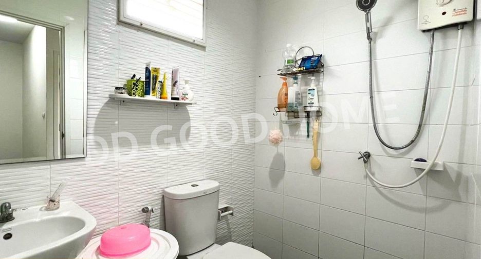 For sale 3 bedrooms townhouse in Phra Samut Chedi, Samut Prakan