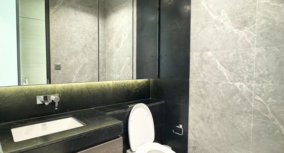 For sale 2 ベッドルーム condo in Pathum Wan, Bangkok