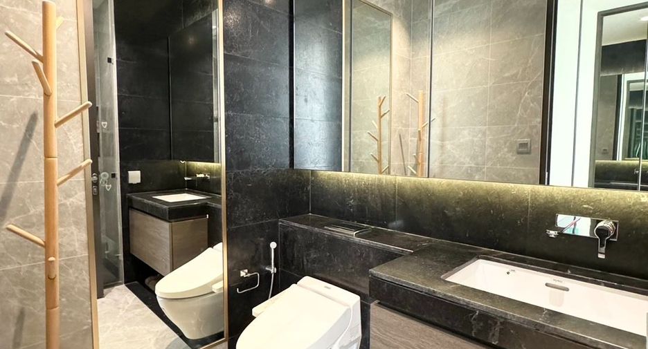 For sale 2 ベッドルーム condo in Pathum Wan, Bangkok