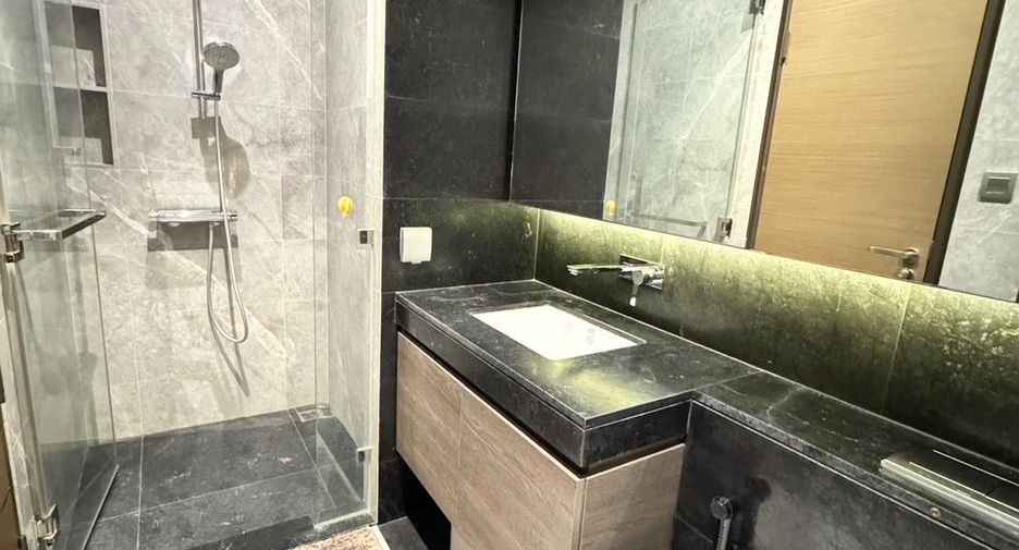 For sale 2 ベッドルーム condo in Pathum Wan, Bangkok