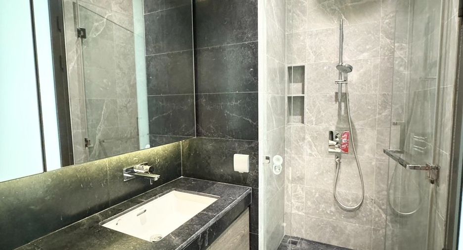 For sale 2 ベッドルーム condo in Pathum Wan, Bangkok