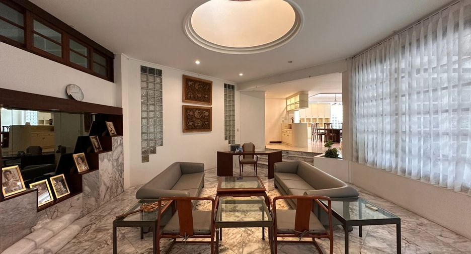 Casa en alquiler de 4 habitaciones en Watthana, Bangkok