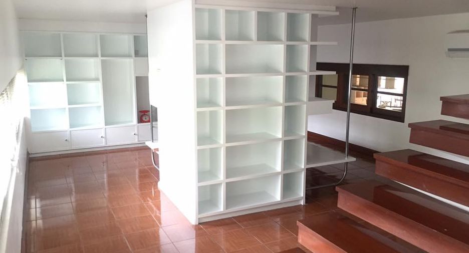 Casa en alquiler de 4 habitaciones en Watthana, Bangkok