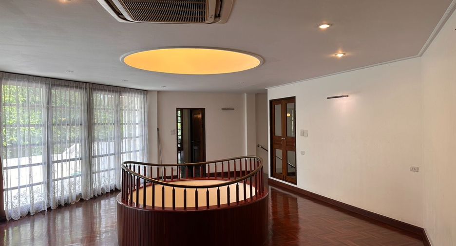 Casa en alquiler de 4 habitaciones en Watthana, Bangkok