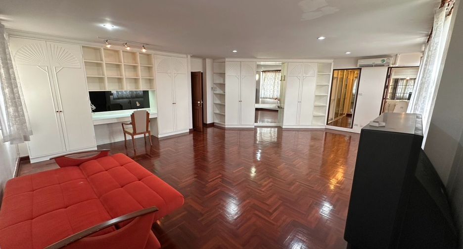 Casa en alquiler de 4 habitaciones en Watthana, Bangkok