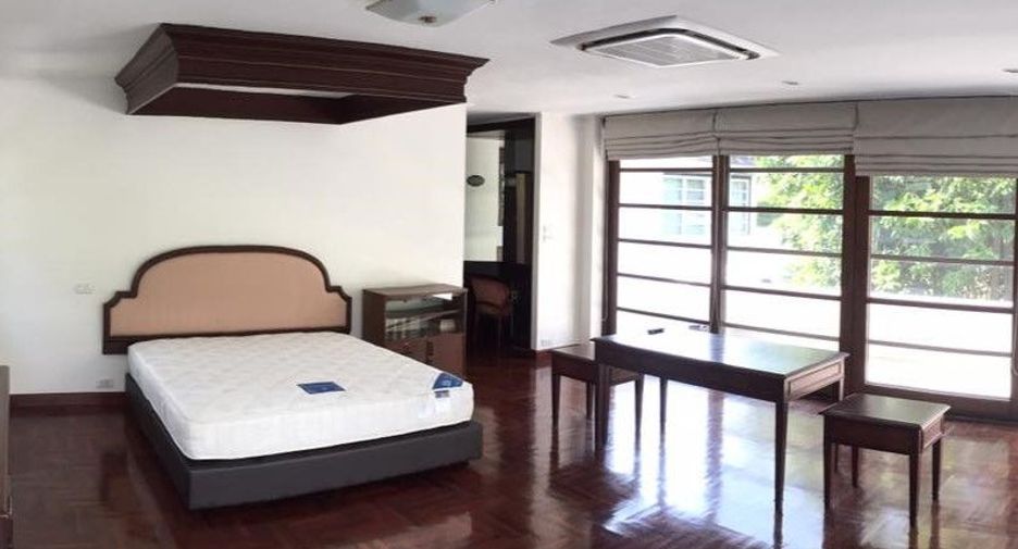 Casa en alquiler de 4 habitaciones en Watthana, Bangkok
