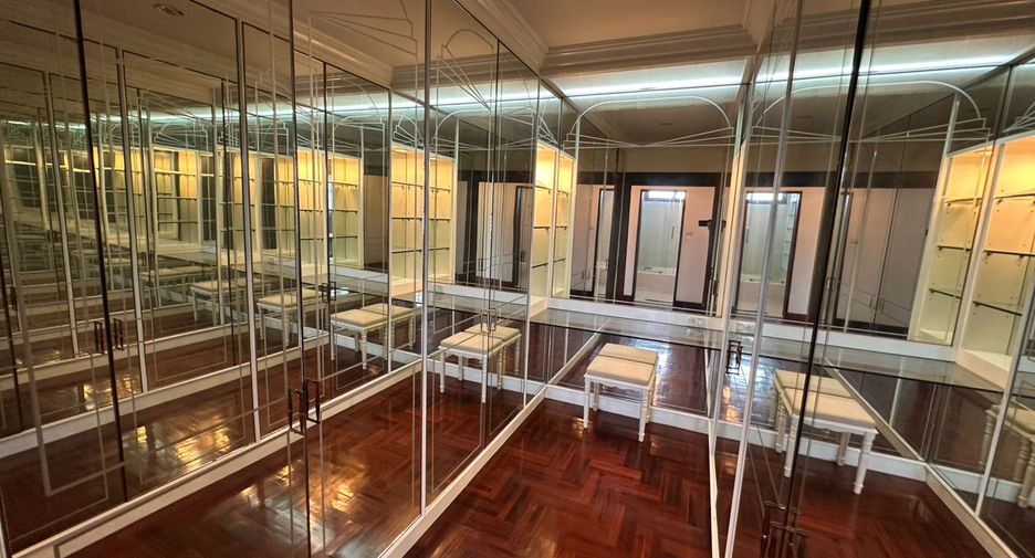 Casa en alquiler de 4 habitaciones en Watthana, Bangkok