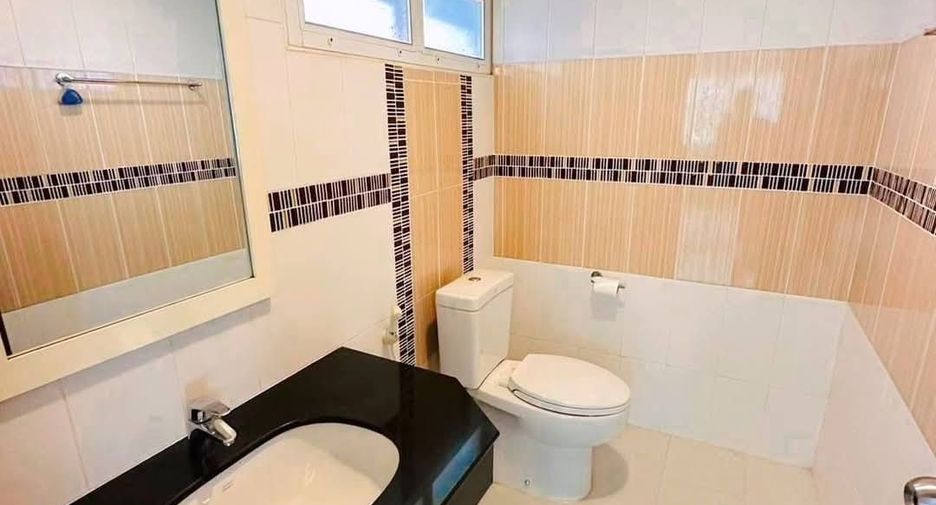 For sale 4 bedrooms house in Mueang Chiang Mai, Chiang Mai