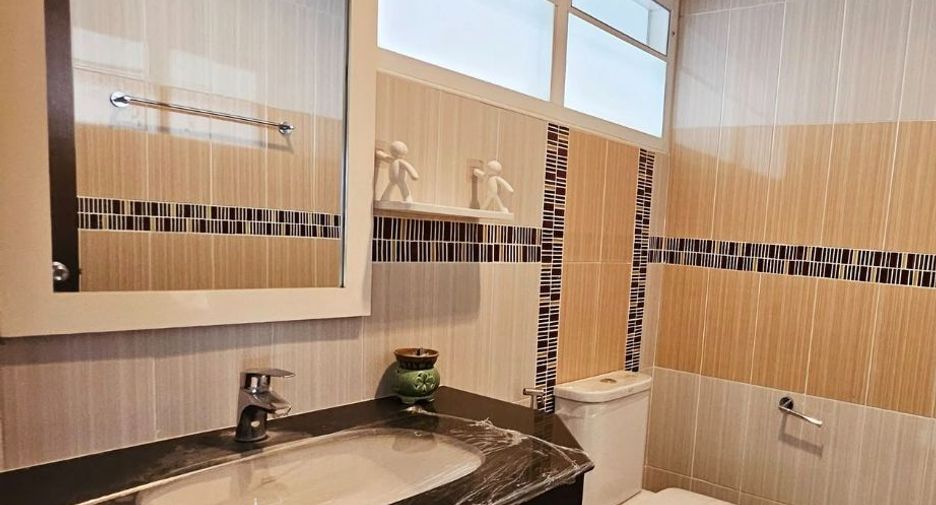 For sale 4 bedrooms house in Mueang Chiang Mai, Chiang Mai