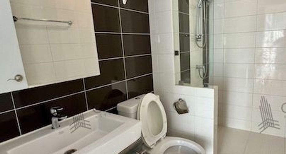 For sale 2 bedrooms condo in Mueang Samut Prakan, Samut Prakan