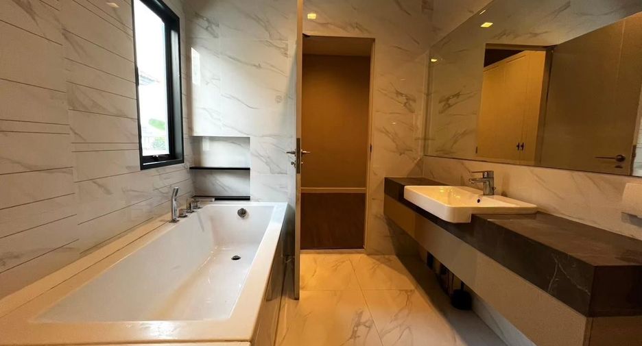 For rent and for sale 5 bedrooms house in Bang Phli, Samut Prakan
