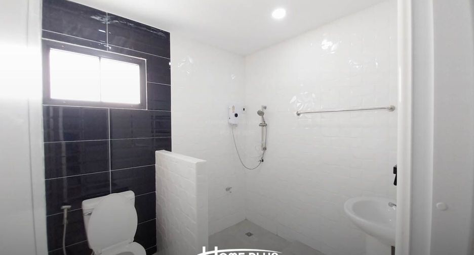 For sale 2 bedrooms retail Space in Mueang Chiang Mai, Chiang Mai