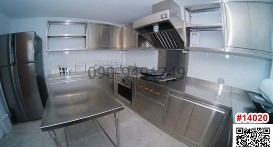For rent 4 bedrooms retail Space in Phra Khanong, Bangkok
