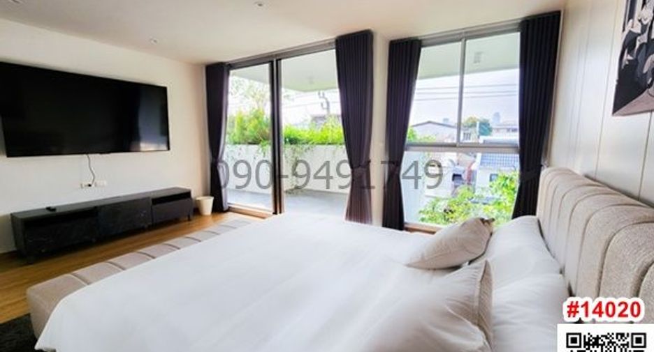 For rent 4 bedrooms retail Space in Phra Khanong, Bangkok