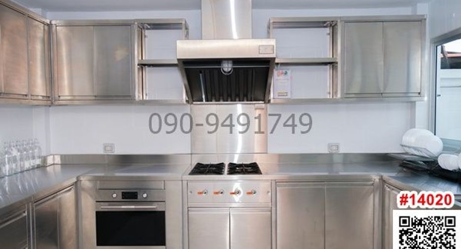 For rent 4 bedrooms retail Space in Phra Khanong, Bangkok