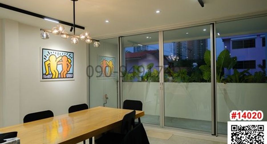 For rent 4 bedrooms retail Space in Phra Khanong, Bangkok