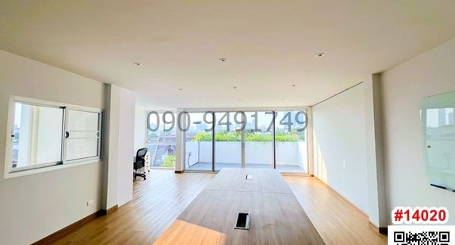 For rent 4 bedrooms retail Space in Phra Khanong, Bangkok
