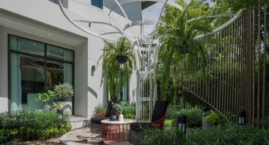 For sale 5 ベッドルーム house in Saphan Sung, Bangkok