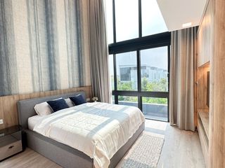 Casa en alquiler de 4 habitaciones en Saphan Sung, Bangkok