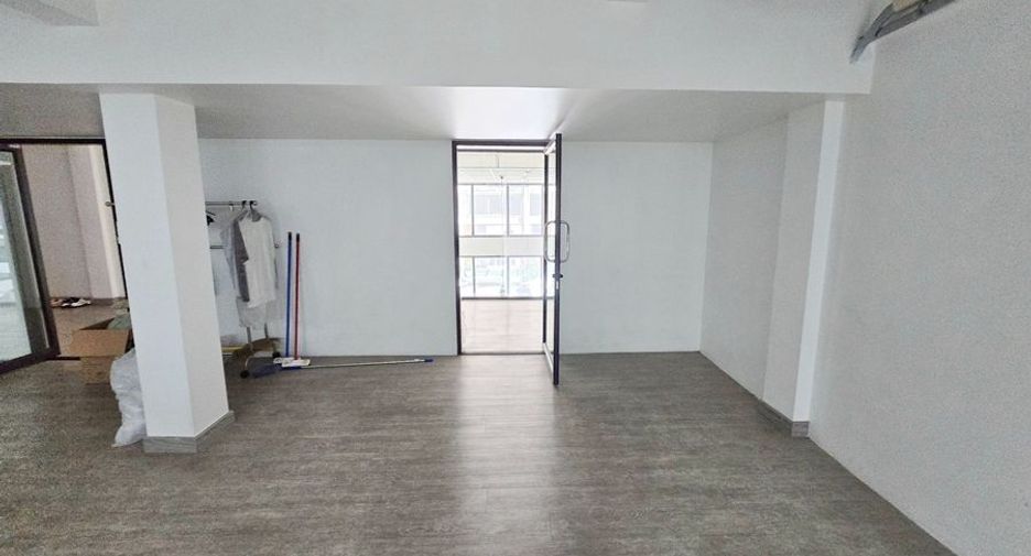 For rent retail Space in Khlong Toei, Bangkok