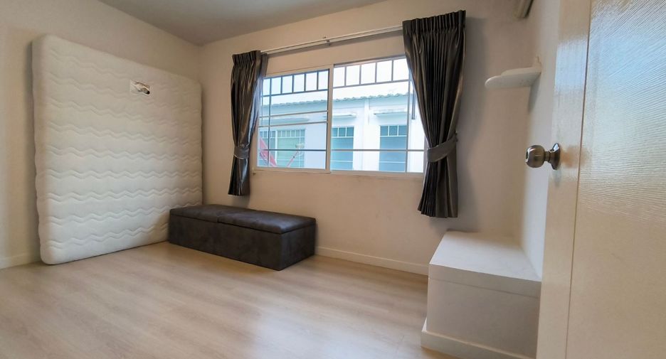 À louer 2 chambres maison de ville à Bang Phli, Samut Prakan