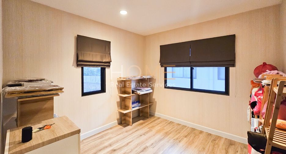 For sale 4 bedrooms house in Sai Mai, Bangkok