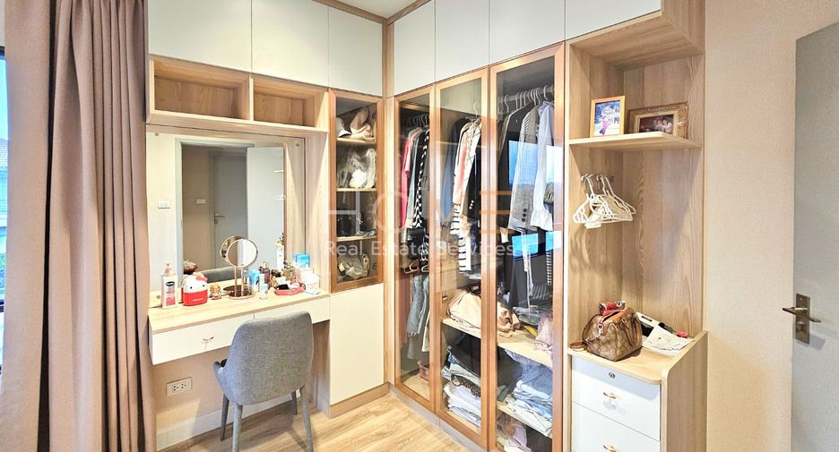 For sale 4 bedrooms house in Sai Mai, Bangkok
