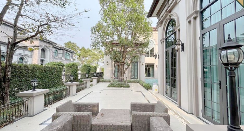 For rent and for sale 4 bedrooms house in Thawi Watthana, Bangkok