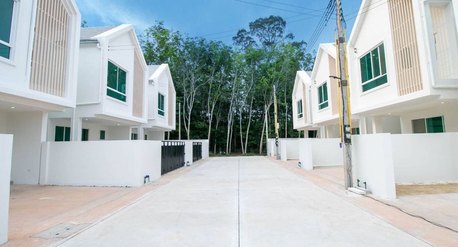 出售 3 卧室 联排别墅 在 Klaeng, Rayong