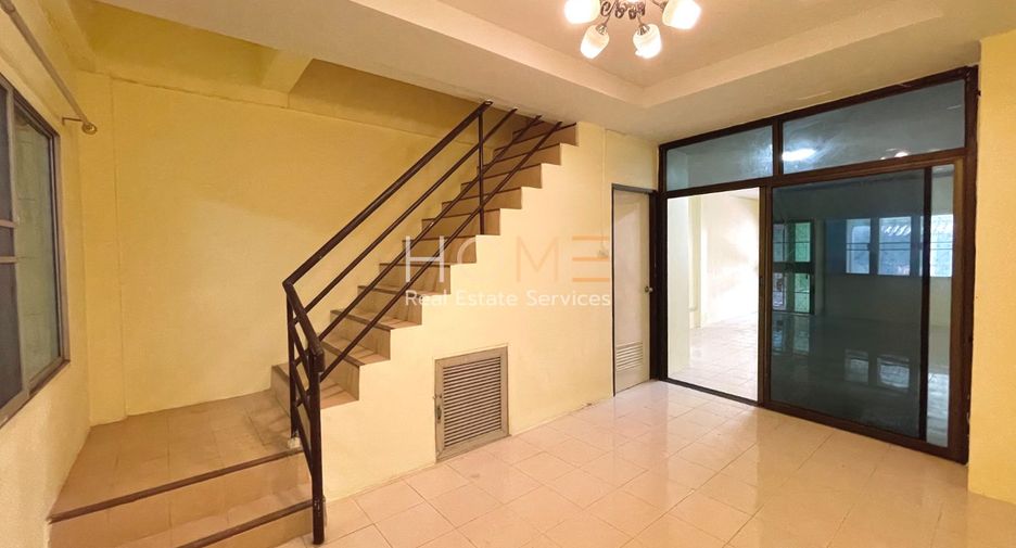 For sale 4 bedrooms townhouse in Sai Mai, Bangkok