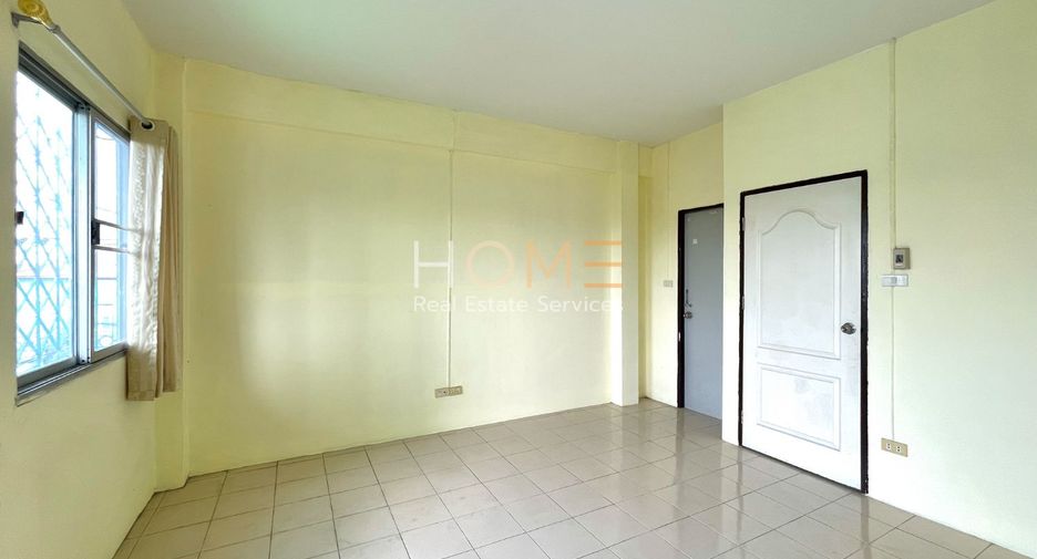 For sale 4 bedrooms townhouse in Sai Mai, Bangkok