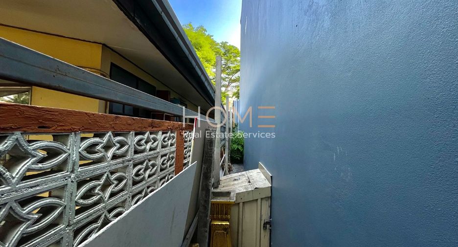 For sale 4 bedrooms townhouse in Sai Mai, Bangkok