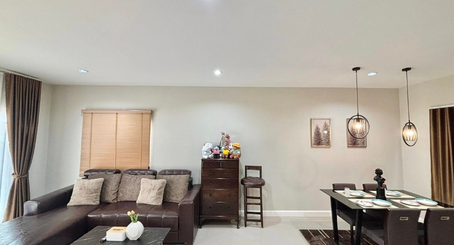 For rent 4 bedrooms townhouse in Saraphi, Chiang Mai