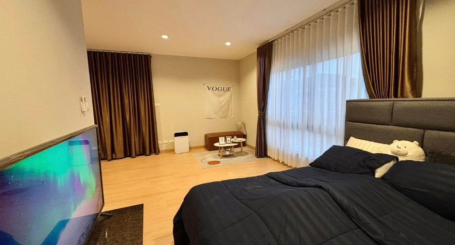 For rent 4 bedrooms townhouse in Saraphi, Chiang Mai