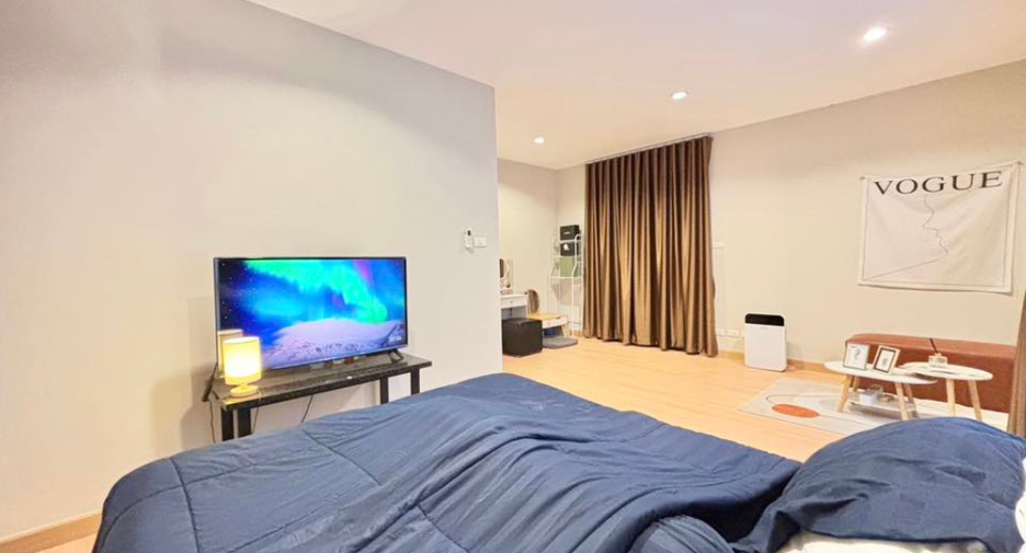 For rent 4 bedrooms townhouse in Saraphi, Chiang Mai