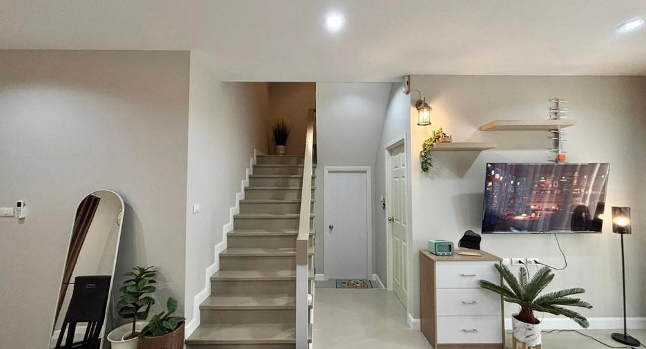 For rent 4 bedrooms townhouse in Saraphi, Chiang Mai