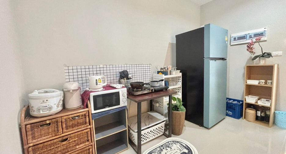 For rent 4 bedrooms townhouse in Saraphi, Chiang Mai