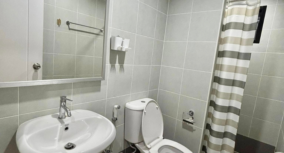 For rent 4 bedrooms townhouse in Saraphi, Chiang Mai