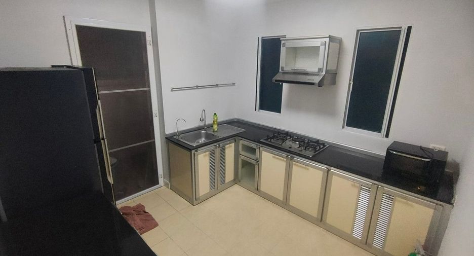 Casa en alquiler de 4 habitaciones en Prawet, Bangkok