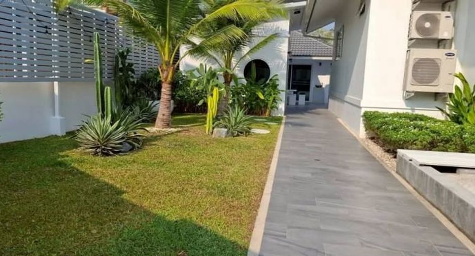 For rent and for sale 4 bedrooms villa in Bang Lamung, Chonburi