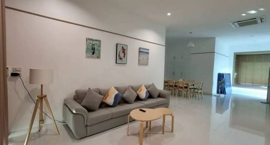 For rent and for sale 4 bedrooms villa in Bang Lamung, Chonburi